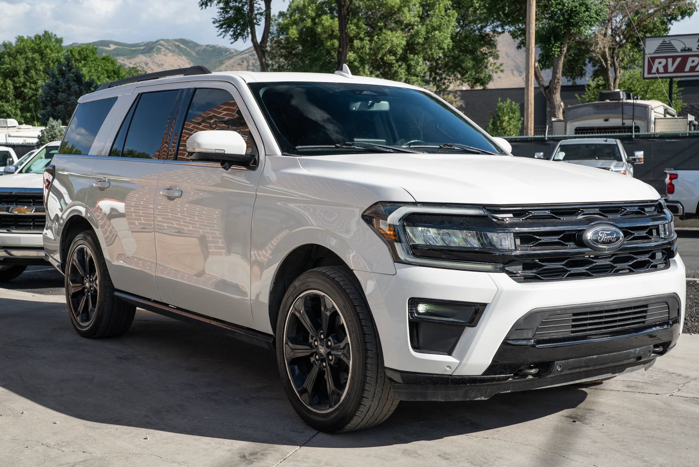 Used 2023 Ford Expedition Limited AWD/4WD image 10