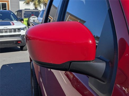 Used 2023 Nissan Frontier SV w/ SV Convenience Package image 12