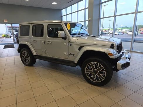 Used 2024 Jeep Wrangler High Altitude AWD/4WD image 5