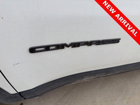 Used 2024 Jeep Compass Latitude w/ Convenience Group image 9