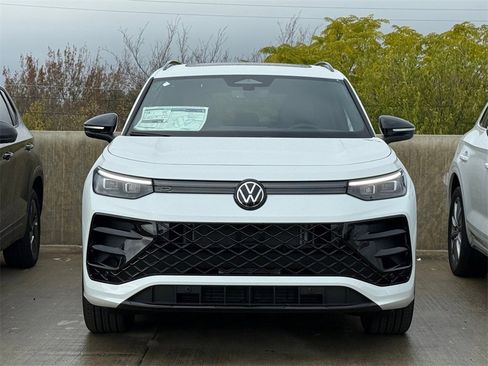 New 2026 Volkswagen Tiguan SE R-Line image 6