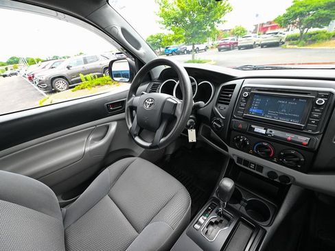 Used 2014 Toyota Tacoma 4x4 Regular Cab image 24