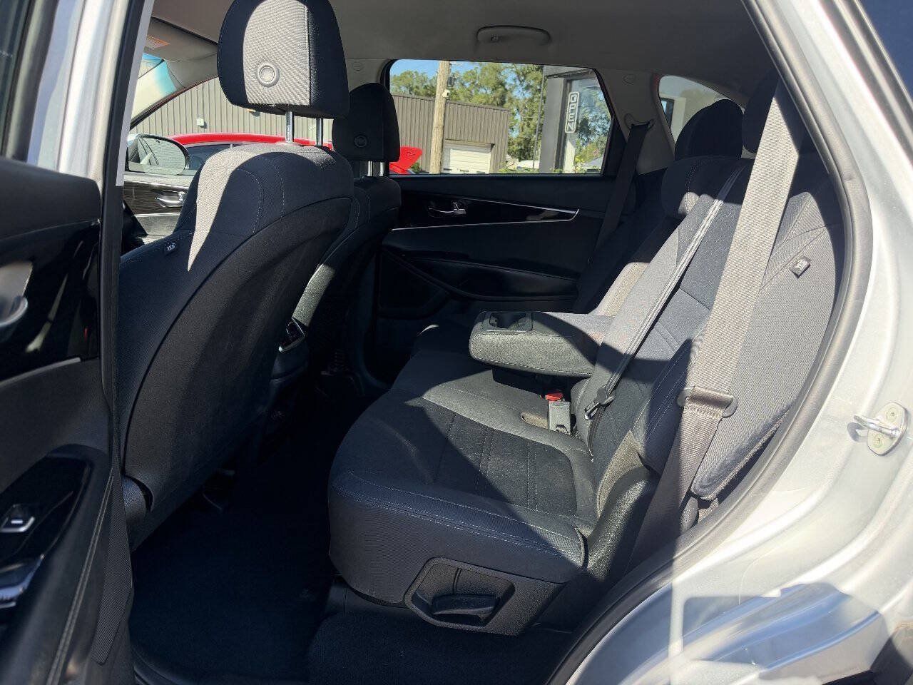 Used 2019 Kia Sorento L FWD image 19
