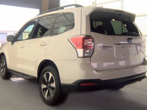 Used 2017 Subaru Forester 2.5i Limited AWD/4WD image 4