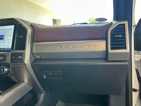 Used 2022 Ford F350 Platinum w/ FX4 Off-Road Package AWD/4WD image 28