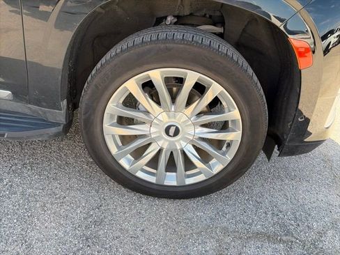Used 2022 Cadillac Escalade Premium Luxury RWD image 16
