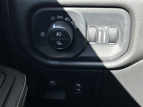 Used 2025 RAM 1500 Laramie w/ Sport Appearance Package image 15