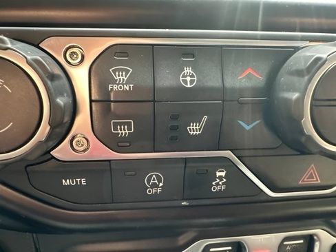 Used 2018 Jeep Wrangler Unlimited Sahara w/ Cold Weather Group AWD/4WD image 24