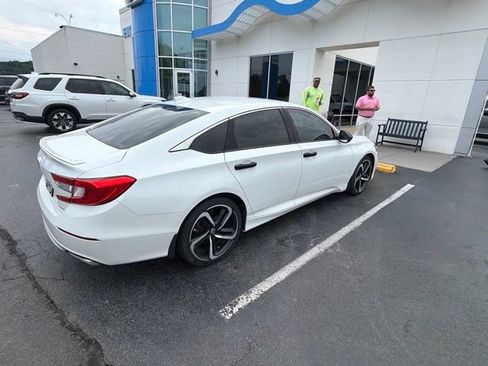 Used 2018 Honda Accord Sport image 3