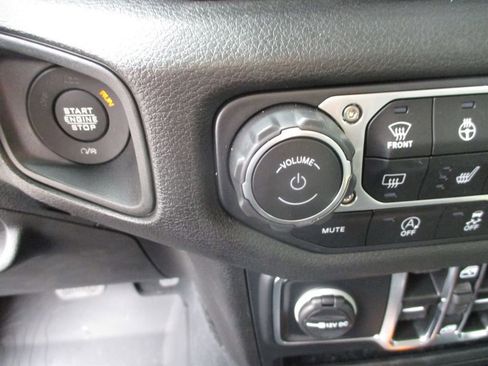 Used 2025 Jeep Wrangler Sport S image 18