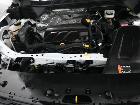 Used 2025 Chevrolet Trax RS w/ Sunroof Package FWD image 17
