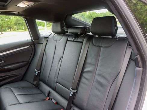 Used 2017 BMW 340i Gran Turismo xDrive AWD/4WD image 17
