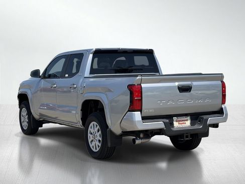 Certified 2025 Toyota Tacoma SR5 AWD/4WD image 4