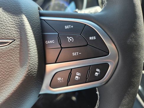 Used 2026 Chrysler Pacifica Select FWD image 14
