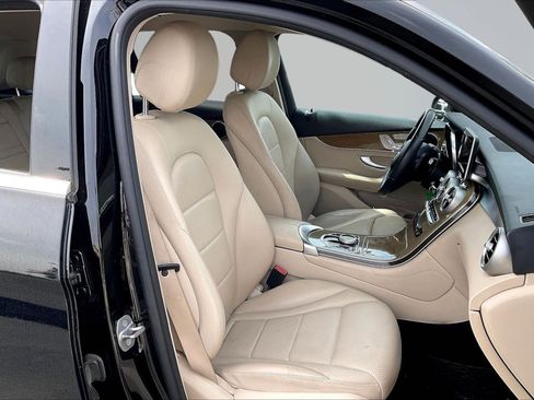 Used 2018 Mercedes-Benz GLC 300 w/ Premium Package image 7