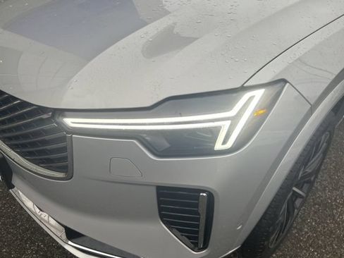 Used 2025 Volvo XC90 B6 Plus AWD/4WD image 9