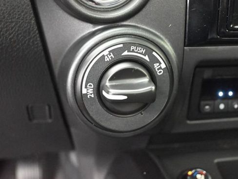 Used 2022 Nissan Titan PRO-4X w/ Pro-4x Convenience Package AWD/4WD image 29