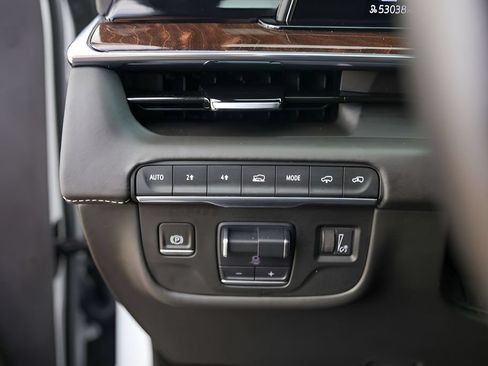 Used 2022 Cadillac Escalade Sport Platinum AWD/4WD image 15