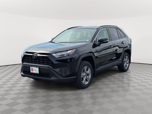 Used 2025 Toyota RAV4 XLE image 3