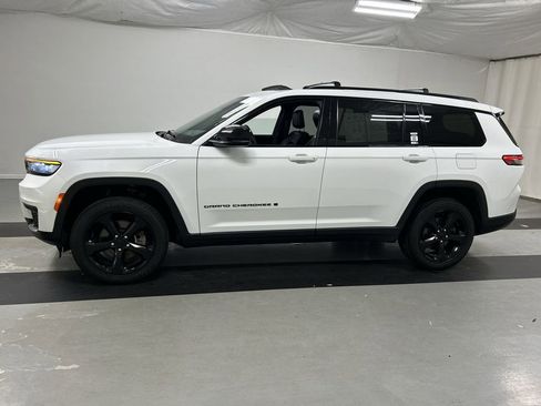 Used 2023 Jeep Grand Cherokee L Laredo AWD/4WD image 6