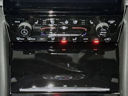 New 2025 Jeep Grand Cherokee Limited w/ Luxury Tech Group II image 10