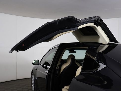 Used 2017 Tesla Model X 75D image 22