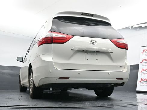 Used 2017 Toyota Sienna XLE image 22