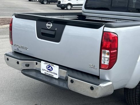 Used 2019 Nissan Frontier SL RWD image 12