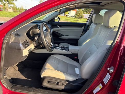Used 2018 Honda Accord Touring image 15