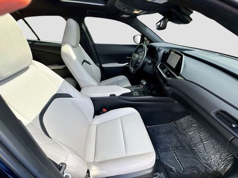 Used 2024 Lexus UX 250h FWD w/ Premium Package image 32