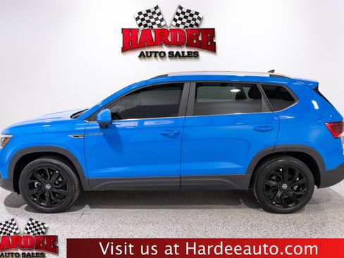 Used 2023 Volkswagen Taos SE w/ Panoramic Sunroof Package FWD image 1