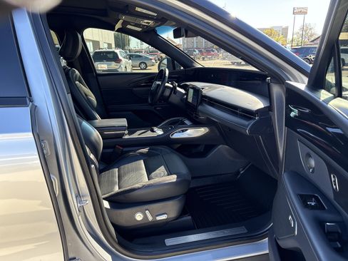 Used 2024 Lincoln Nautilus Reserve w/ Equipment Group 202A image 10