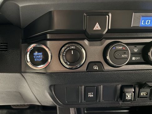 Used 2021 Toyota Tacoma TRD Off-Road image 20