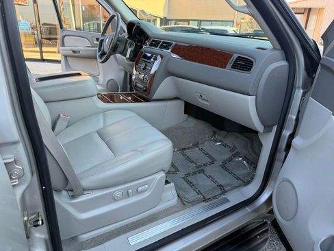 Used 2008 Chevrolet Suburban LTZ w/ LTZ Preferred Equipment Group image 20