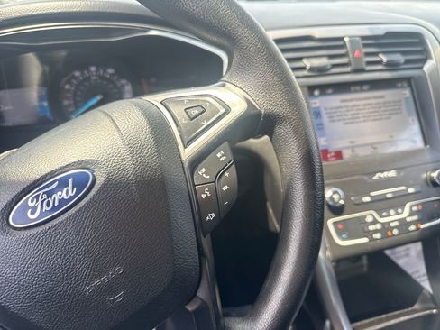 Used 2019 Ford Fusion SE FWD image 26