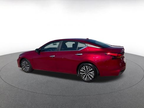 Used 2025 Nissan Altima 2.5 SV image 4