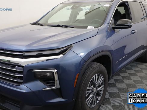 Used 2025 Chevrolet Traverse LT image 12