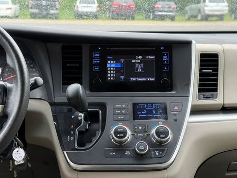 Used 2015 Toyota Sienna L FWD image 14