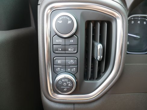 Used 2019 GMC Sierra 1500 SLT w/ SLT Premium Plus Package AWD/4WD image 26