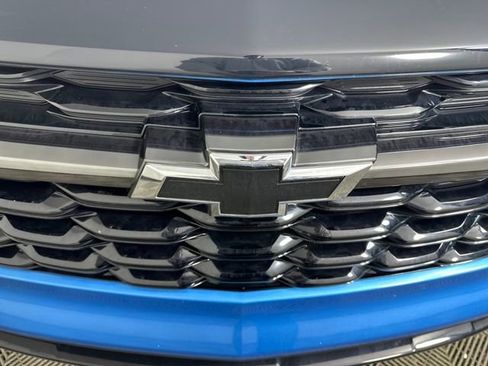 Used 2025 Chevrolet Trax RS w/ Sunroof Package image 17