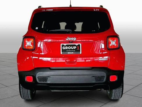 Used 2018 Jeep Renegade Latitude image 4
