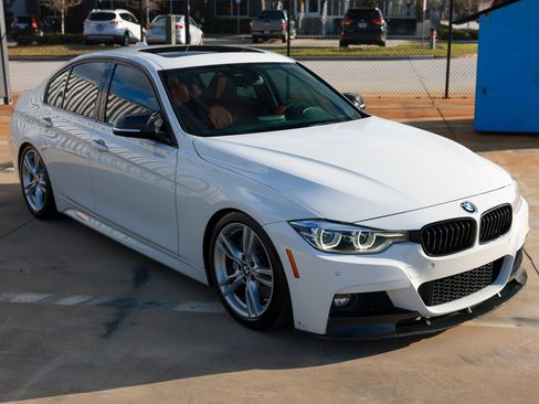 Used 2018 BMW 330i Sedan w/ M Sport Package image 20