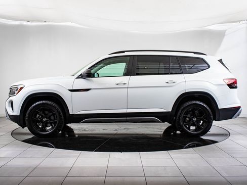 Used 2025 Volkswagen Atlas Peak Edition SE image 5