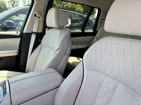 Used 2025 BMW X7 xDrive40i w/ Executive Package AWD/4WD image 32