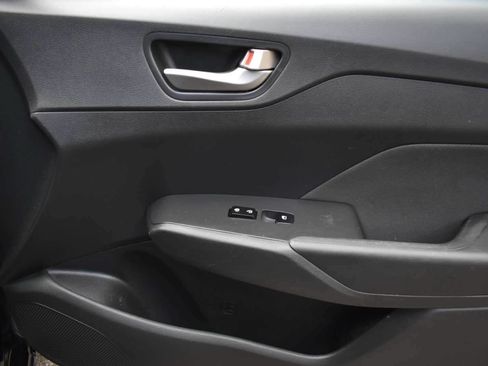 Used 2020 Hyundai Accent SE FWD image 38