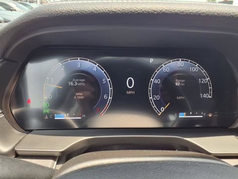 Used 2022 Jeep Grand Cherokee Limited AWD/4WD image 15