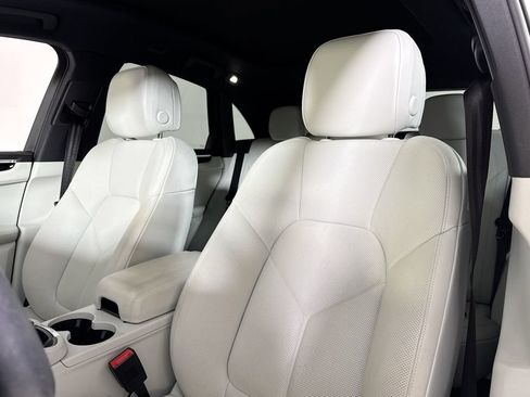 Certified 2023 Porsche Macan AWD/4WD image 5