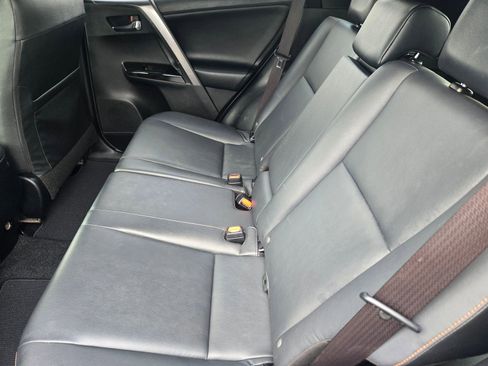 Used 2017 Toyota RAV4 SE image 11