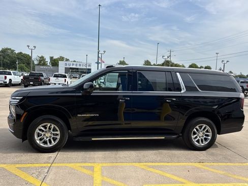 Used 2025 Chevrolet Suburban LT AWD/4WD image 9