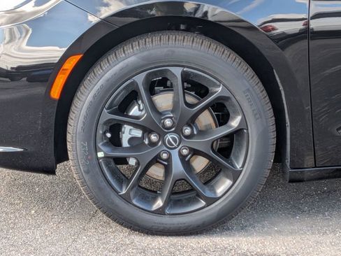 New 2026 Chrysler Pacifica Select w/ S Appearance Package FWD image 12